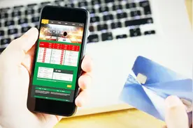 信用卡年费如何收取？信用卡年费什么时候扣？视频封面