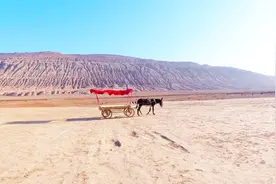 一个吐鲁番火焰山分为两个景区，票价都是40块，真心绝对不值
