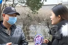 男子没买东西却频繁收到快递信息，谁好心莫名其妙的“送礼”？视频封面