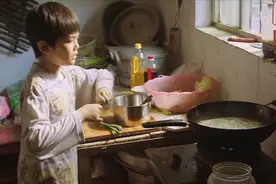 真实事件改编：父亲矿难瘫痪在床，五岁的他一个人撑起整个家！视频封面