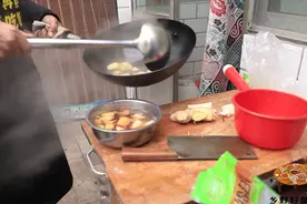教你冰糖雪梨的正确做法，清热去火，止咳化痰，大人小孩都爱吃视频封面