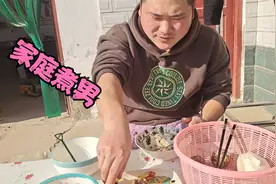媳妇怀孕反应大，在家照顾媳妇孩子，再去自家工地干干活累并快乐视频封面