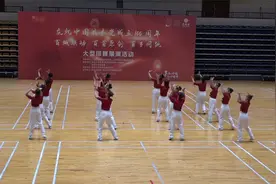 舞蹈《手扶托拉斯基》视频封面