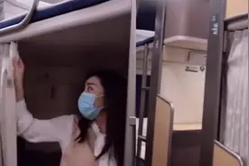 一人一铺一单间似移动宾馆：北京至深圳双层卧铺动车组春运首秀