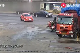 法治天下：三轮车为避轿车，撞上停在路边的大货车，责任怎么判？视频封面