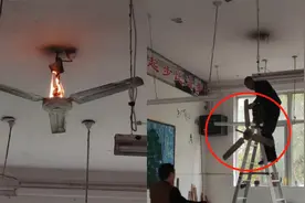 四川一教室吊扇突发自燃，数学课无奈改为体育课，学生表情亮了视频封面