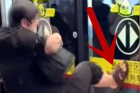 广州一女子候车时突然踢踹地铁屏蔽门 警方：系精神障碍疾病患者视频封面