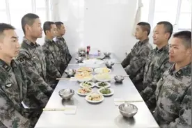 中国军人的吃饭速度到底有多快？这关乎到军事战斗力的问题！！
