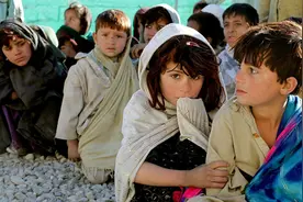 阿富汗食物严重短缺，不到24小时，中方火速送粮食，王毅外长表态视频封面