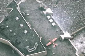 生化危机4：整栋楼被丧尸包围，爱丽丝将飞机停在楼上，厉害了