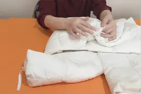 羽绒服清洗完羽绒打结成团？别着急，教你正确处理方法，简单易学视频封面