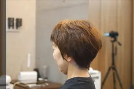 40岁女性发型这样剪，利落时尚美美哒，立体年轻修饰头型视频封面