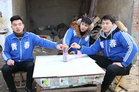 短剧：旺财和小伙伴画彩笔画，小伙伴画的美人鱼真搞笑！真好玩视频封面