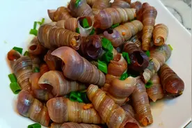 海边人这样吃钉螺，盐都不加，一口气能吃一大盘，夜宵大排档必点