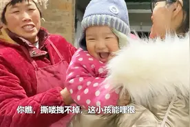 静静半夜胃疼去打针，公婆在家能哄住小猪吗？小猪看到妈妈不撒手