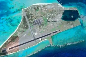 卫星看看美国太平洋重要军事基地之一——中途岛