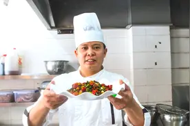 大排档的烧椒虾尾为何那么火爆？费师傅亲自为你揭秘视频封面