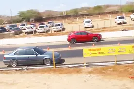 马自达3挑战本田思域，直线加速比赛，结果毫无悬念？那你就错了