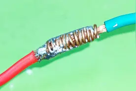 2根6平方软铜线怎么接一起？偷学老电工的接线手法，这技术真不错视频封面