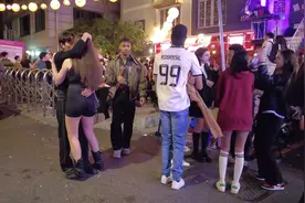 韩国首尔周五凌晨3点弘大俱乐部街头散步😎😎😎视频封面