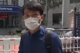急救车救人途中，被私家车阻挡，女司机被交警处罚丨法治进行时视频封面