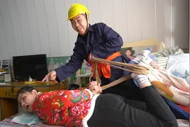 为防媳妇双11购物，老公直接把她绑起来，没想媳妇还能用嘴结账视频封面
