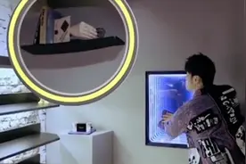 当场垮掉！周杰伦表演手穿玻璃拿眼镜魔术穿帮，左手进右手出视频封面