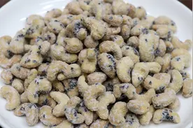 大厨教你挂霜腰果的正确做法，炸腰果和挂霜都有技巧，香甜酥脆