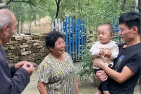 全村最巧能手鹏鹏，老人有困难就找他帮忙，从未让人失望过