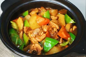 砂锅土豆炖鸡，这样做又香又入味，上桌孩子抢着吃，看着直流口水