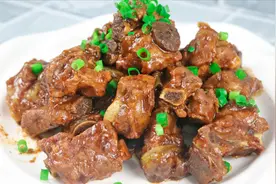 这才是排骨好吃的做法，不加油不添水，电饭煲一焖，出锅满屋香