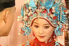 新老还珠格格大比拼：回味金锁大婚这绝美红装，小时候都看了什么视频封面