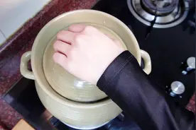 春天祛湿最爱客家这锅汤，下料很简单，香味四溢，出锅3碗不够喝视频封面