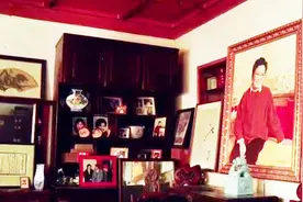 赵丽蓉练字“货真价实”做家常活视频 小院幽静典雅 马三立题字视频封面