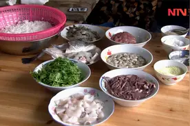 小姐姐制作“猫仔粥”，熬粥用炒菜锅，牡蛎炖猪肝味道奇怪！