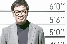 他是韩国鬼才编剧，《率性而活》就是他编的，网友：脑洞真大！视频封面