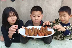 猪大肠套火腿肠你们吃过吗？香辣入味，而且特别有嚼劲视频封面