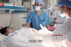 孕妇怀着8斤巨大儿，却坚持要顺产，她能顺利生产吗？视频封面