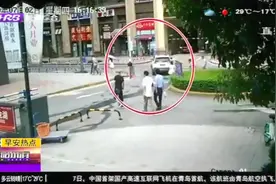 重庆：停车场自动升降杆“撞”伤老太，2名律师的分析让她心凉视频封面