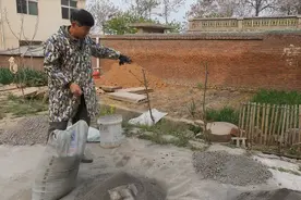 实拍河南农村厕所改造，新型三格式化粪池，大哥自己修建效果真好视频封面