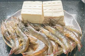 鲜虾不要油焖，加4块豆腐这样做一盘，鲜香好吃，味道不输给饭店视频封面