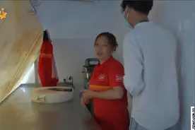 楼下肉铺剁肉响  楼上住户睡不好视频封面