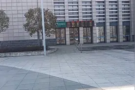 真拽！鄂州葛店南站是高铁动车城际车大站，每天班次竟有27趟……视频封面