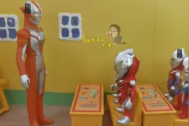 格丽桥代课赛迦老师的课，提问奥特曼们昨天的日记