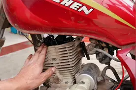 调摩托车气门间隙原来这么简单！早知道就不找人维修了