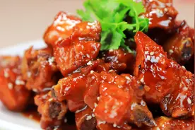 糖醋排骨怎样做更好吃？厨师长分享酱料黄金配比配方，字字千金视频封面