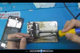 小米6手机又抽风了，开机后啥都没问题就是黑屏，终于找到原因了视频封面