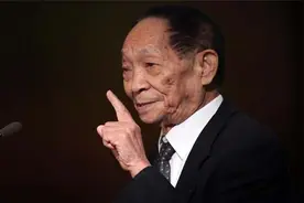 袁隆平的荣誉驾驶证有什么特权？终身免检，比普通驾照上多7个字视频封面