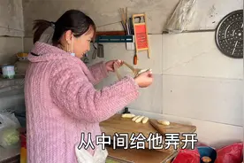 莎莎自己在家做油泼面 自己和面自己拉 第一次做的很成功视频封面