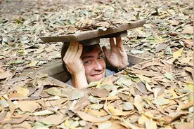 越南“地下长城”被发现，入口不足1米，底下却是一个繁华世界视频封面